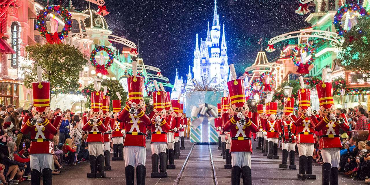 Mickey’s Very Merry Christmas Party Fills 21 Nights With Holiday Cheer in 2016
