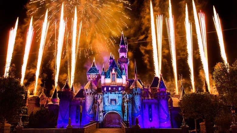 5 Disneyland Fireworks Factoids Sure to Make You “Ooh” and “Aah”