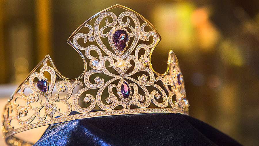 Disneyland Diamond Days Winner of Dazzling ‘Sleeping Beauty’-Inspired Crown Honored at Disneyland Park
