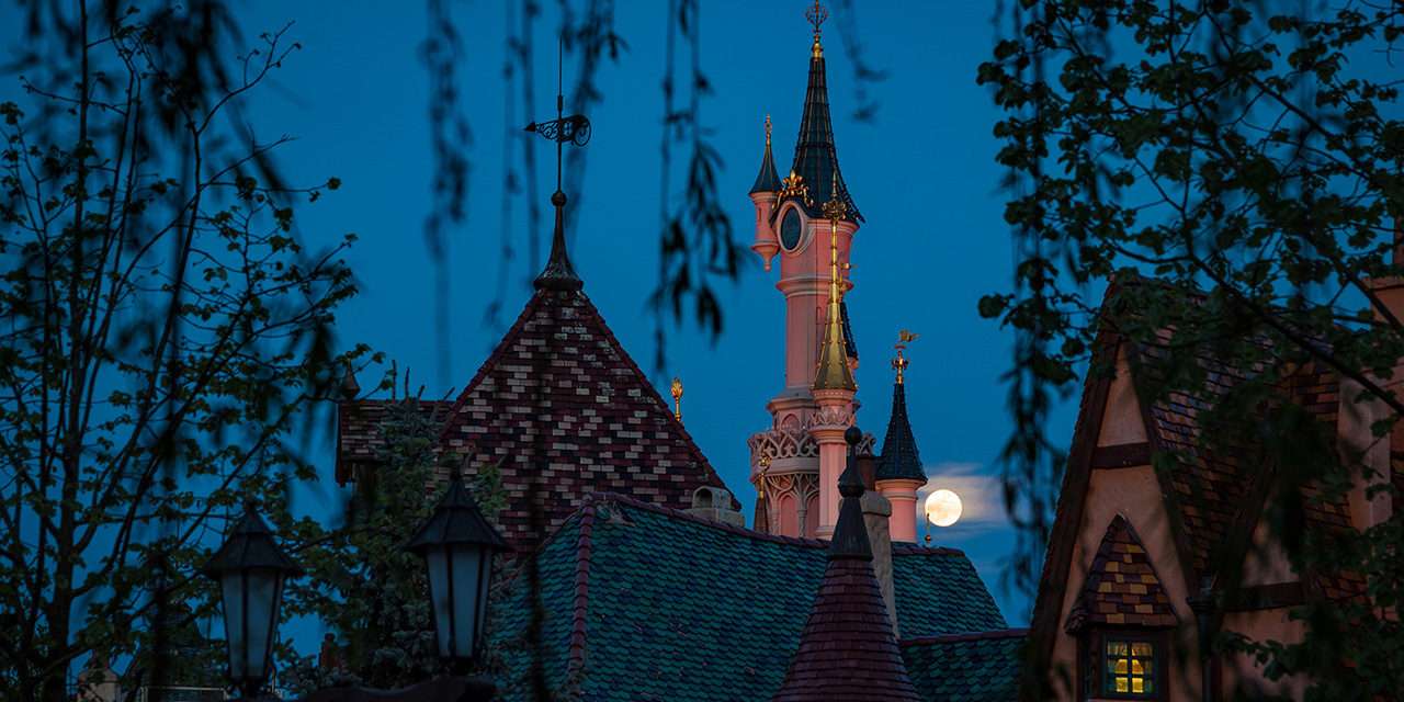 Disney Parks After Dark: A Full Moon at Disneyland Paris