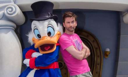 ‘DuckTales’ Star David Tennant Visits Scrooge McDuck at Disneyland Park