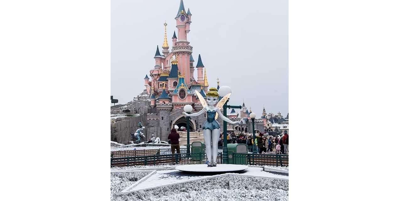 Watch Disneyland Paris Turn Into A Winter Wonderland