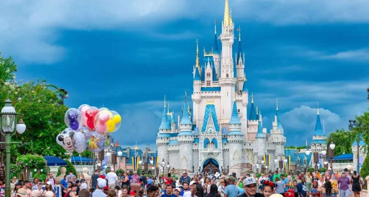 Theme Park Revival: The Top North American Amusement Parks Making a Comeback
