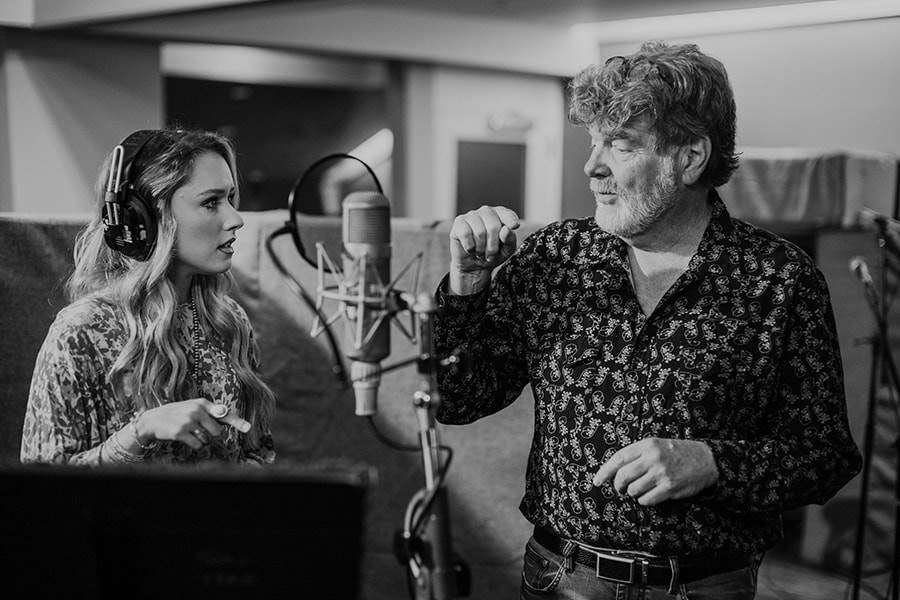 “Sneak Peek: Emily Ann Roberts Brings ‘Zootopia’ Magic to Disney’s Country Bear Musical Jamboree!”